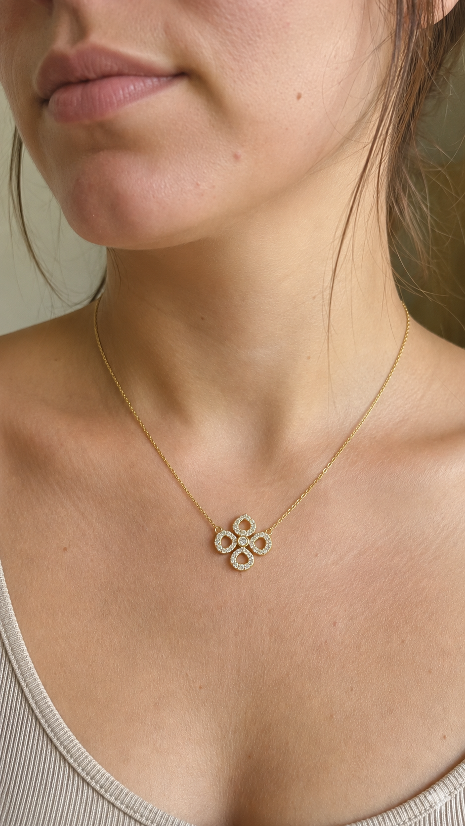 Close-up of Zethech Flower Pendant Necklace with moissanite flower